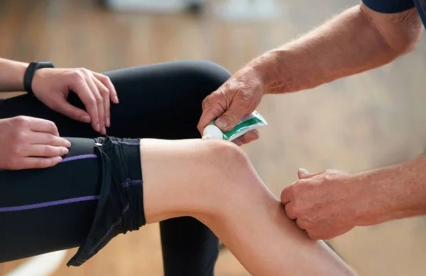 Welke crèmes kunt u het beste gebruiken om spierpijn te verlichten?